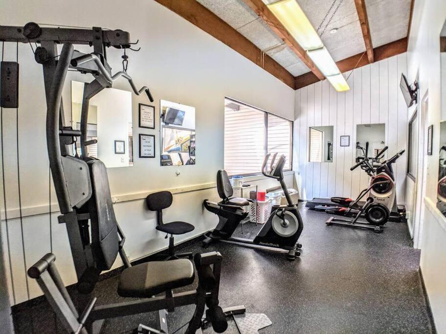 Cute Lower Level Cedar Lodge Room With Balcony & Lake Views! Laconia Luaran gambar