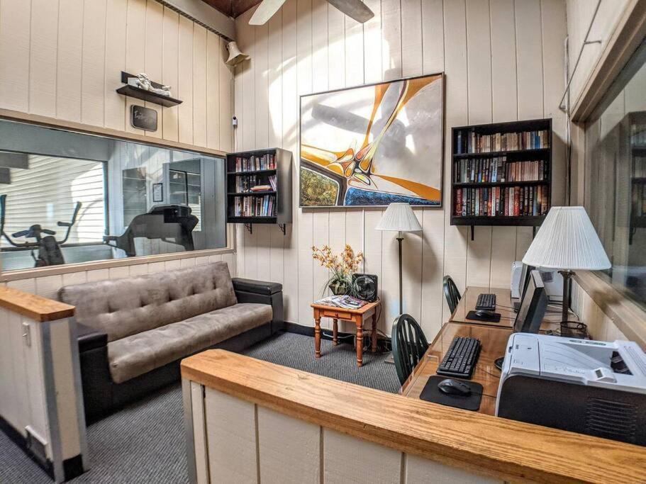 Cute Lower Level Cedar Lodge Room With Balcony & Lake Views! Laconia Luaran gambar